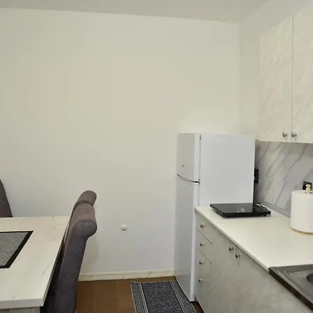 Ena Apartment *
